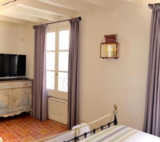 Maison De La Tour