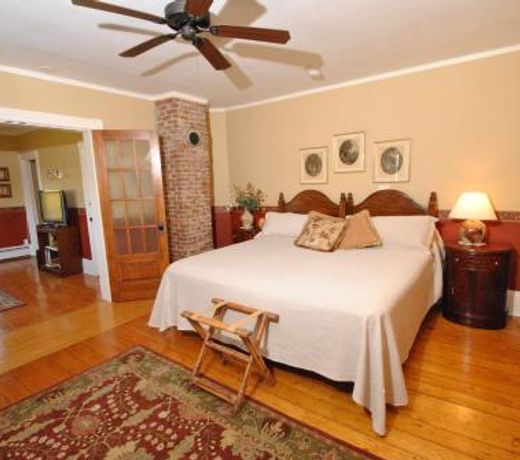 Dominion Hill Country Inn