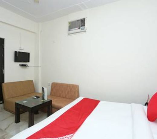OYO 16904 Hotel Maharaja Palace