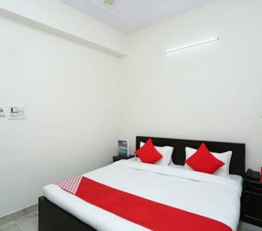 OYO 16904 Hotel Maharaja Palace