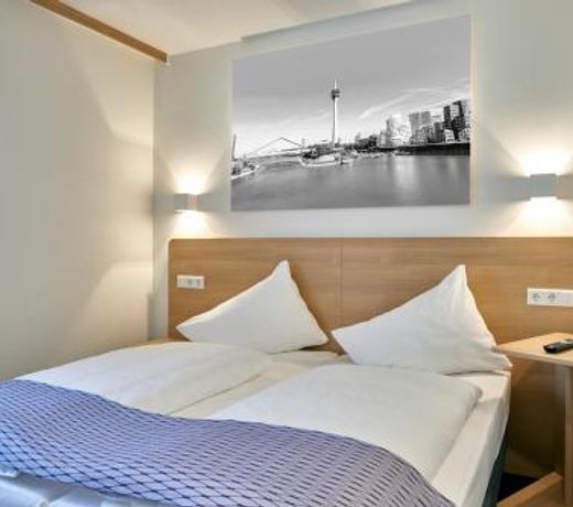 McDreams Hotel Dusseldorf-City