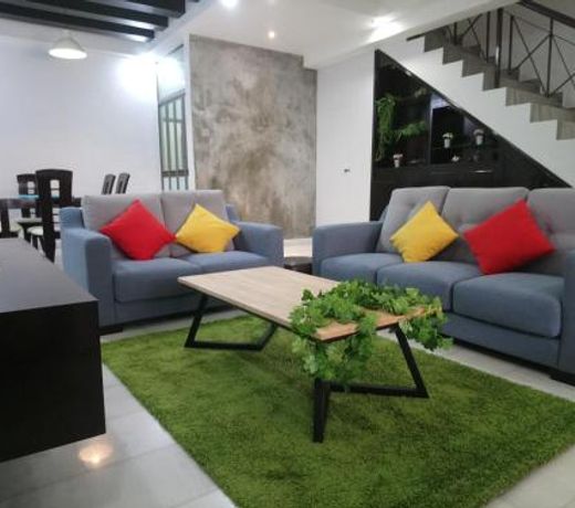 Big Family Friends Guesthouse 18pax, Legoland Bukit Indah