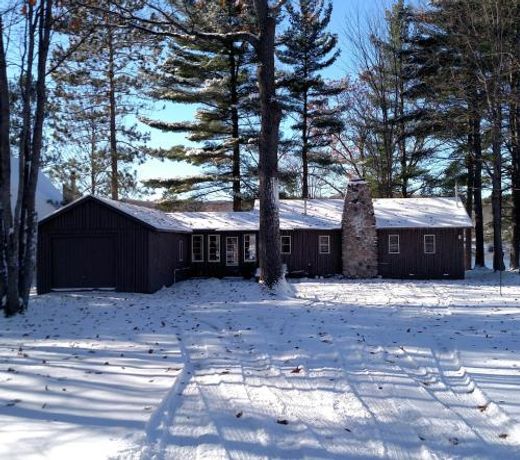 Log Cottage on Blue Lake
