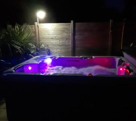 chambre au nuit étoile et jacuzzi prive