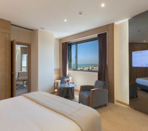 Lamaraz Hotels