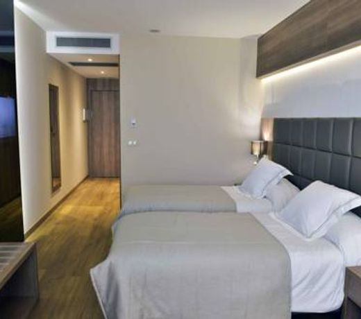 Lamaraz Hotels