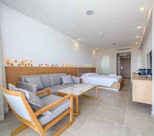 Seasons Hotel (Adults Only)