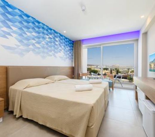 Seasons Hotel (Adults Only)