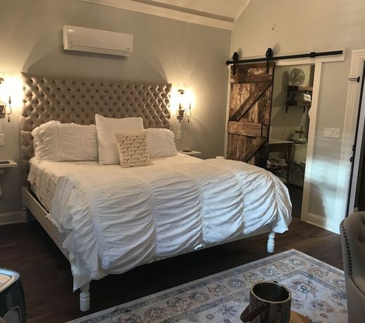 Chateau Rooms