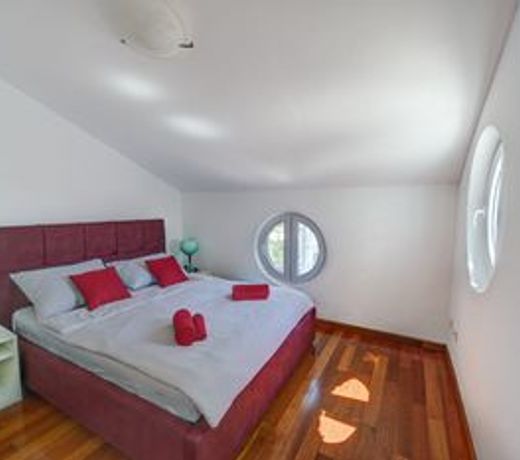 Luxurious Villa in Murter with Pool