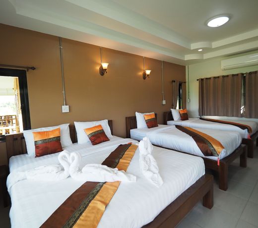 Chomna Resort