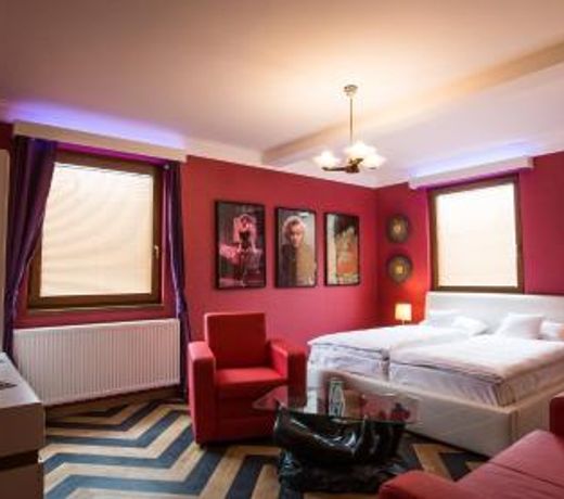 Retro hotel Garage