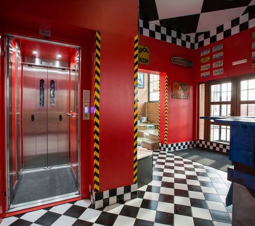 Retro hotel Garage