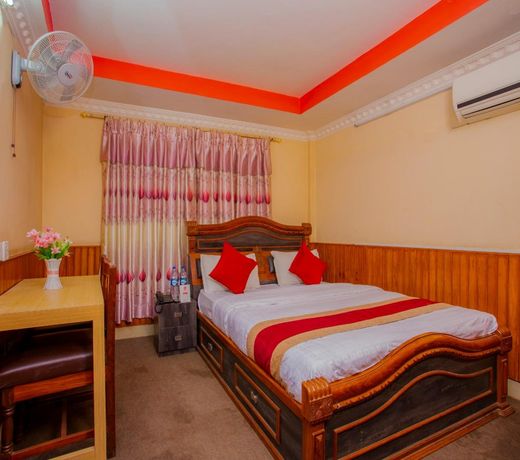 OYO 305 Hotel Gauri