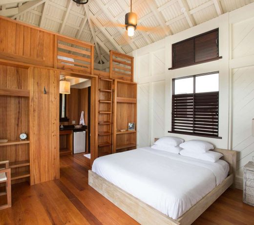 Mahogany Bay Resort and Beach Club, Curio Collection