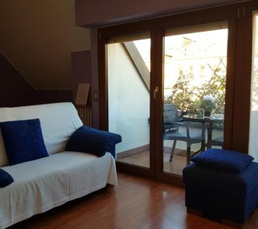 The Boheme Navigli - Quiet & comfy vintage Junior Suite with cozy balcony - 5th attic floor lift to 4th floor - metro' verde -green subway Porta Genova