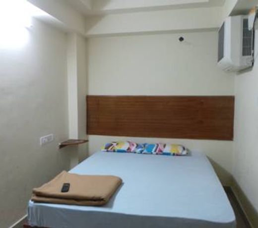Crown Boarding & Lodging