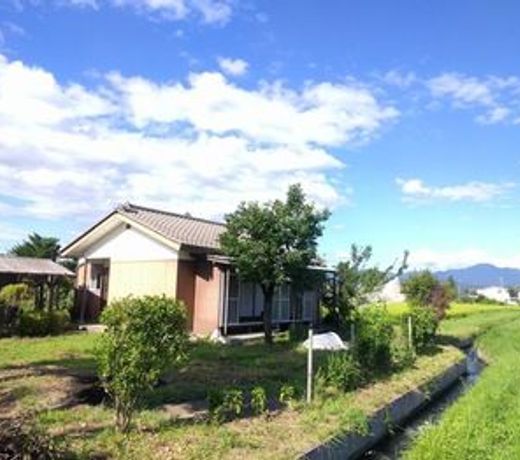 Tomo's hut in Japanese old style