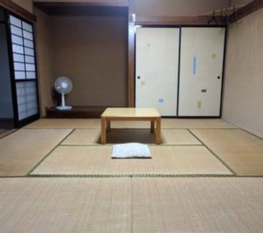 Tomo's hut in Japanese old style