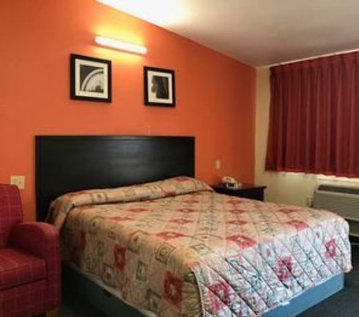 Scottish Inn and Suites