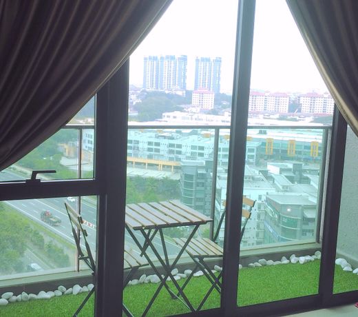 Exclusive Private Guesthouse @ The Leafz Condo