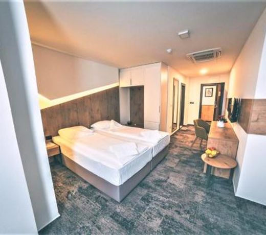 Orange Hotel