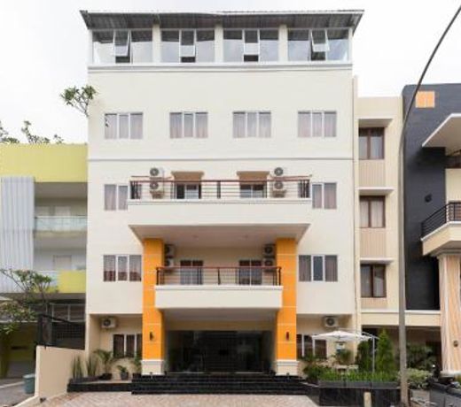 RedDoorz Plus @ Boulevard Residence BSD