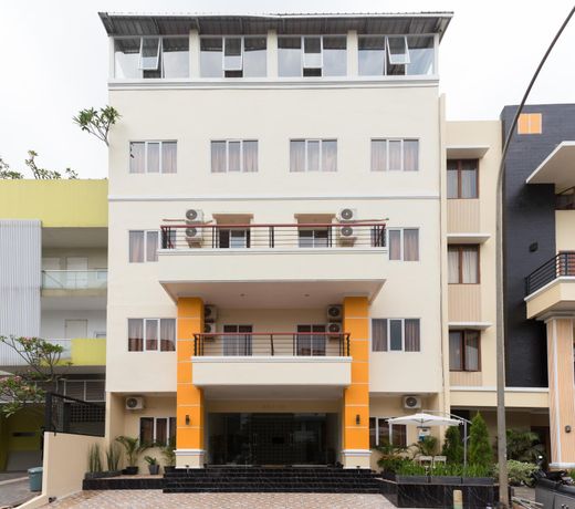 RedDoorz Plus @ Boulevard Residence BSD