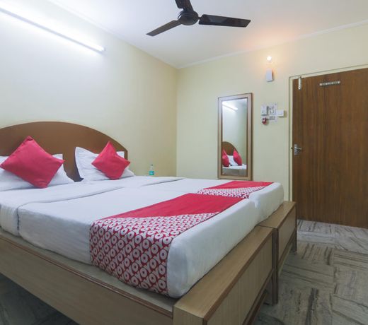 OYO 11651 BKR Guest House