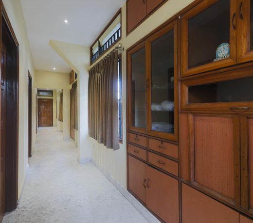 OYO 11651 BKR Guest House