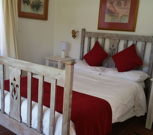 Bond Lodge