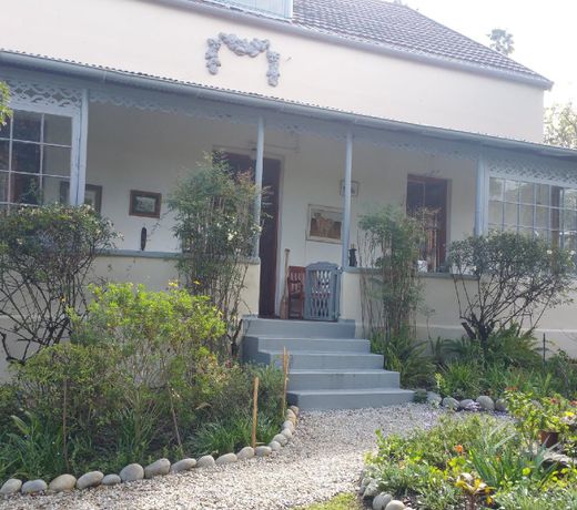 Bond Lodge