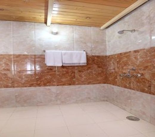 OYO Home 9346 Spacious Valley View 4BHK