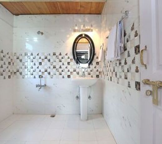 OYO Home 9346 Spacious Valley View 4BHK