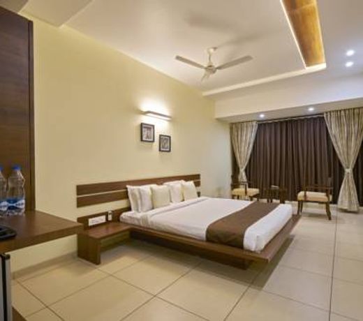 Hotel 3 Leaves