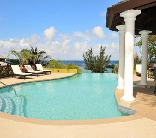 Alexanders Penthouse on the beach
