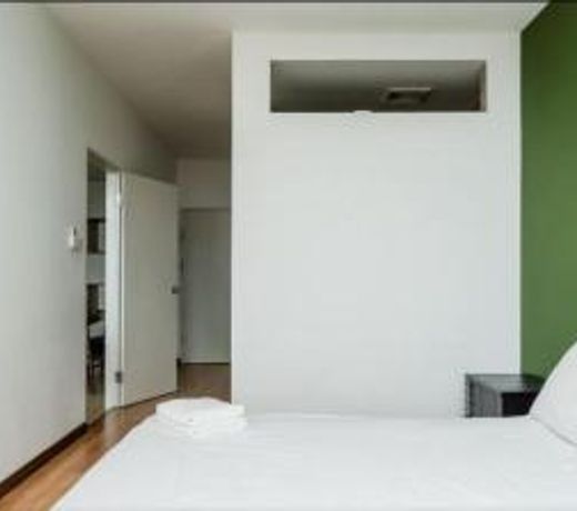 Roxy Hotel & Apartments