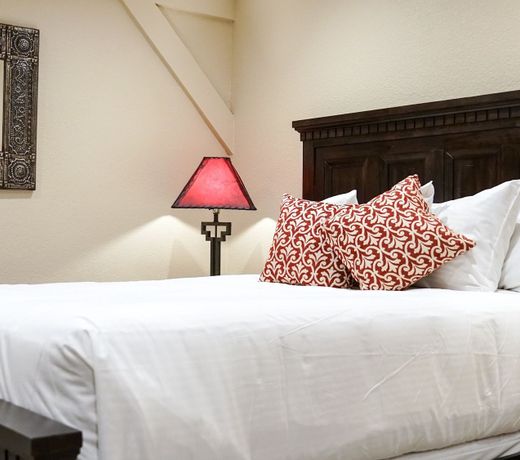 Lantern Light Inn - Romantic Getaway