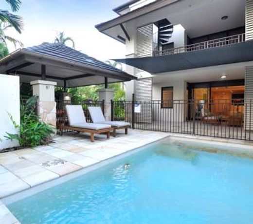 Port Douglas Private Apartments in Temple
