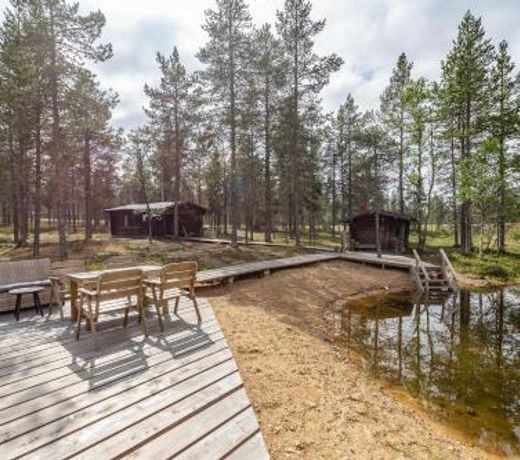 Kuukkeli Log Houses Villa Aurora "Pupula"