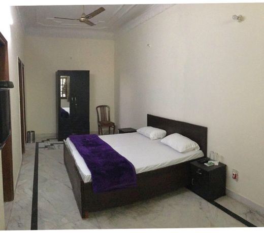 OYO 15080 Aman Inn Guest House