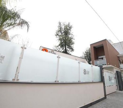 8room Hotel