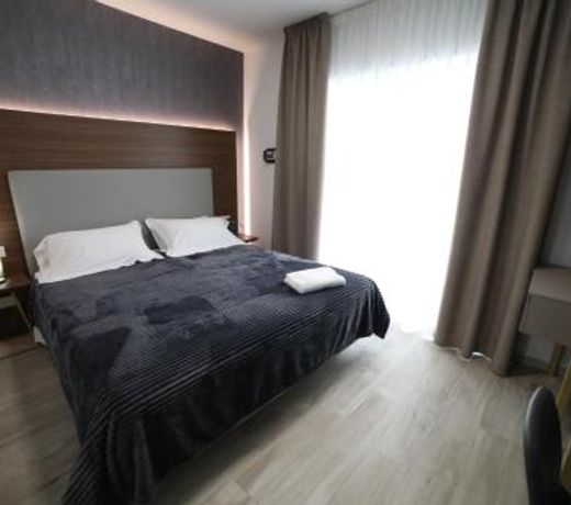 8room Hotel