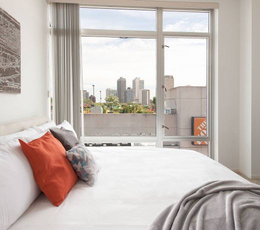 Mid-Century 2BR in Lincoln Park by Sonder