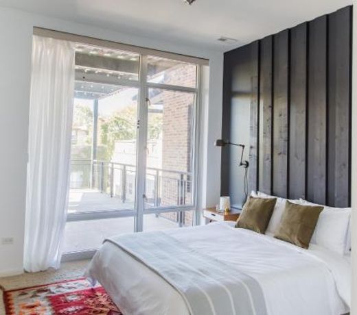 Mid-Century 2BR in Lincoln Park by Sonder