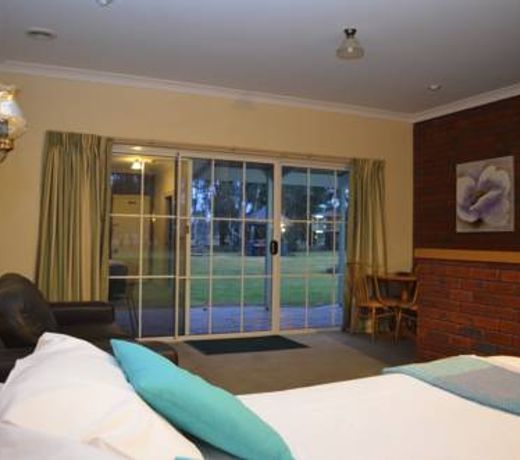 Fairway Views Motor Inn