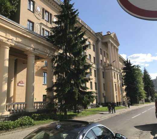 Apartment in the city center, Victory Square, Karavai