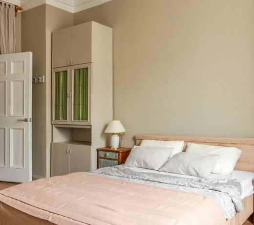 Apartment in the city center, Victory Square, Karavai
