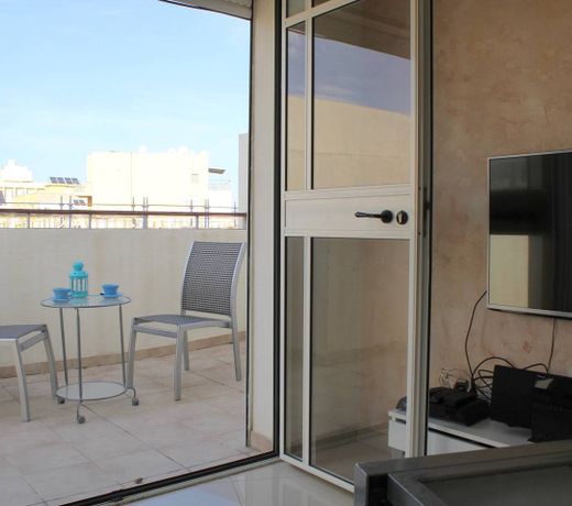 ~~Roof Top 2bdm Apt by the Frishman beach, Mendele