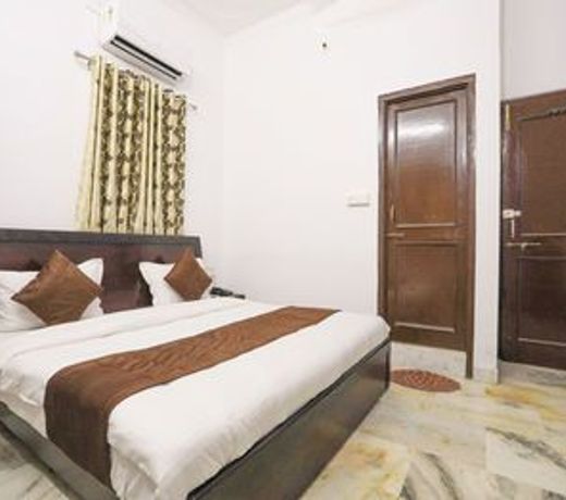 OYO 9971 Hotel Royal T